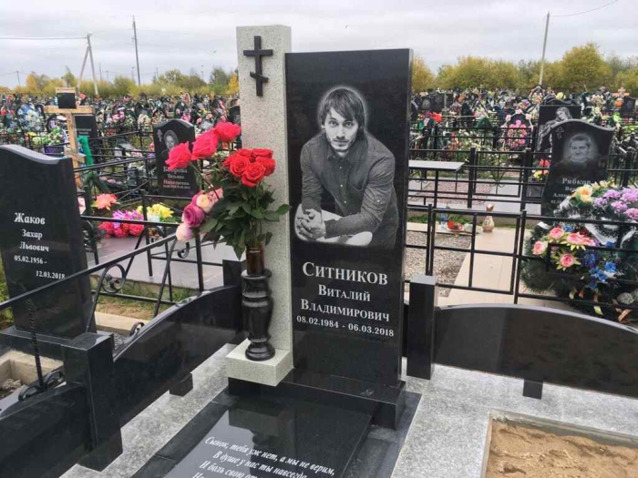 Памятник из гранита черный 8