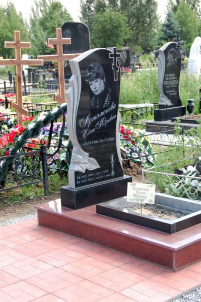 Памятник из гранита черный