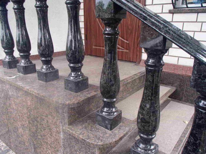 Балясины из гранита Diana