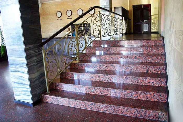 Лестница из гранита Mari