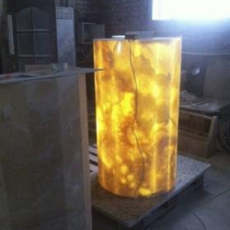 Колонна из оникса Sun