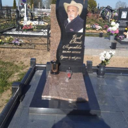 Памятник мраморный