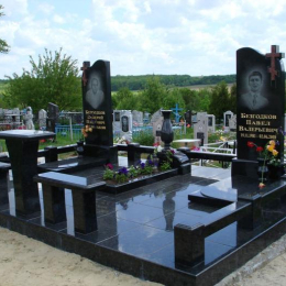 Памятник из гранита черный 2