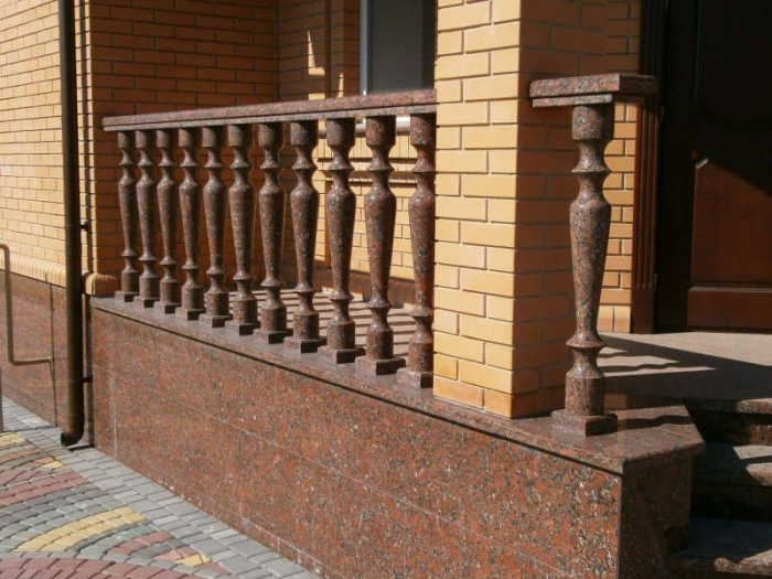 Балясины из гранита Jiny