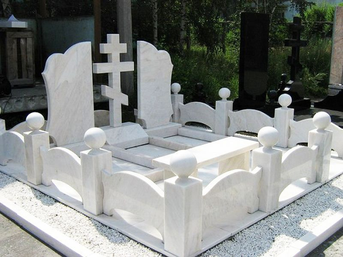 Памятник из мрамора белый