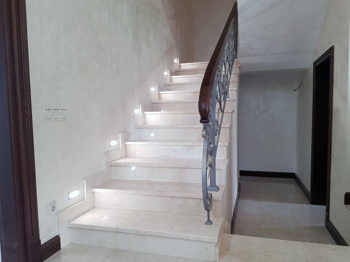 Лестница из мрамора Linda