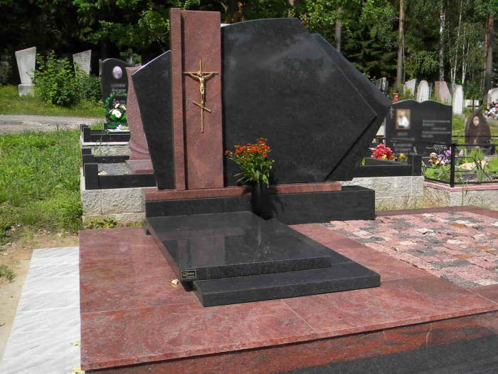 Памятник из двух камней гранитный