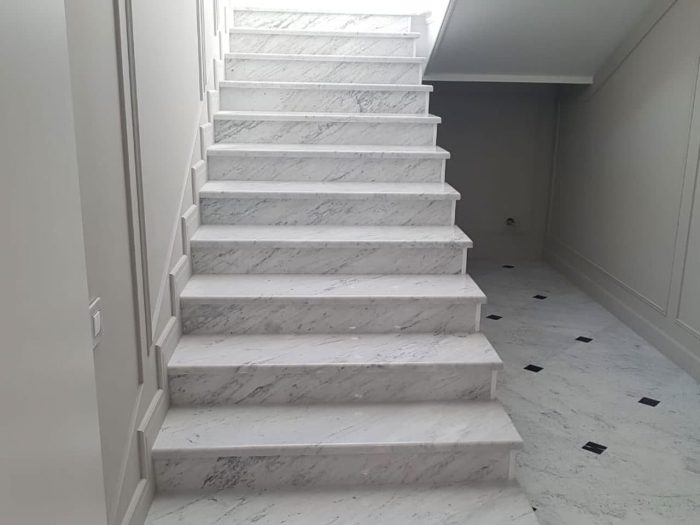 Лестница из мрамора Rene