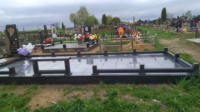 Одиночный памятник Рунов 3