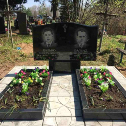 Памятник из гранита черный 5