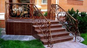 Входные группы из гранита Revana