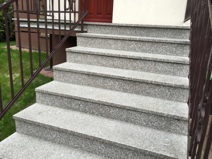 Лестница из гранита Marisa